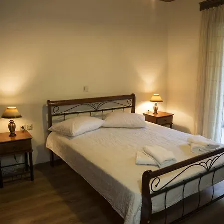 Elia Therissos Maisonettes ハニア